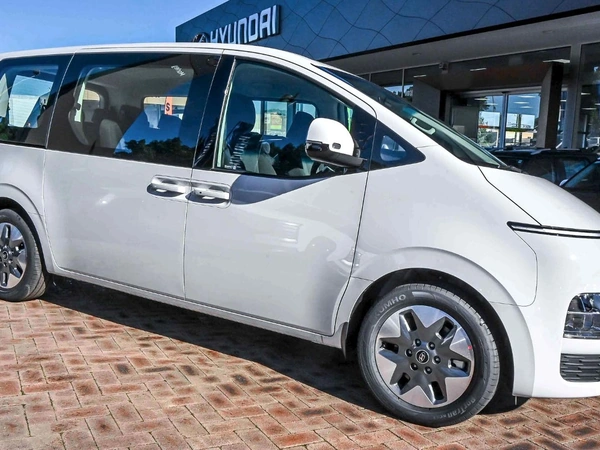 2026 Hyundai Staria Auto 2WD 8 Seats Front Wheel Drive